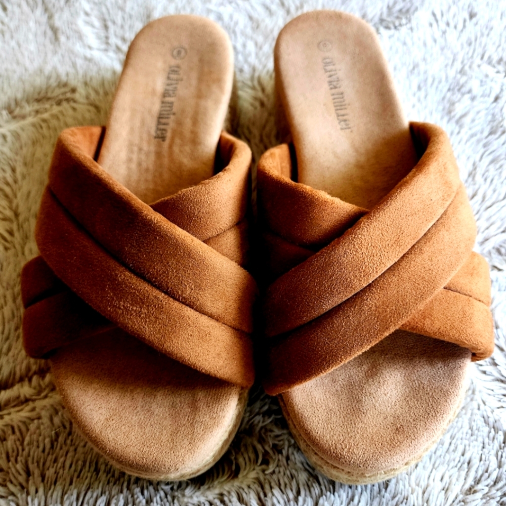 Olivia Miller Brown Sandals Platform Suede Design